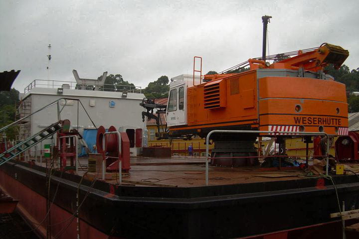 Grúa flotante Tucana