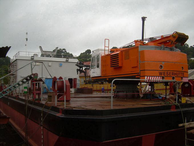 Grúa flotante Tucana