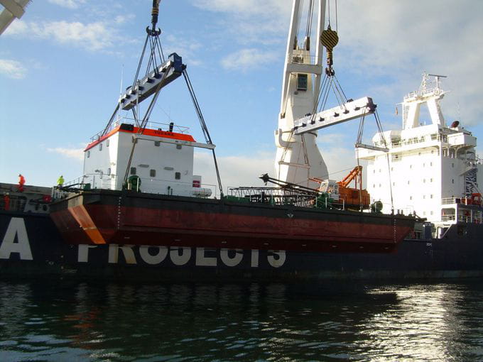Grúa flotante Tucana